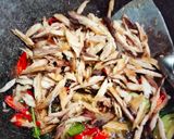 Foto langkah ke 3 dari resep Pindang tongkol suwir.