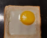 Gambar langkah 5 resipi Roti bakar telur mata 🍳🍳.