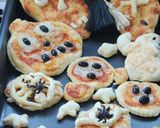 Foto del passaggio 3 della ricetta Pizzette di halloween