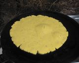 मक्की की रोटी (Makki ki roti recipe in Hindi) रेसिपी चरण 4 फोटो