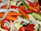 Chop Suey de pollo verduras y piñones