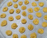 A picture of step 3 of Egg cookies ya gold coins.