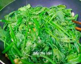 Hình bước làm 3 của món Đọt su su xào tỏi