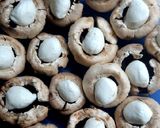 Mozzarellával töltött gombafejek recept fázis 1 fotója