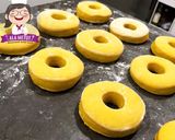 Foto langkah ke 6 dari resep Vegan Pumpkin Donuts alaMetut 👩‍🍳.