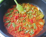 Foto del paso 1 de la receta: Paella de marisco con piquillos y hierbabuena