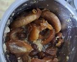 A picture of step 3 of Makhana dry fruits shake.