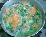 Foto langkah ke 4 dari resep Sup sayur telur puyuh simpel.