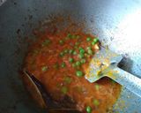 A picture of step 6 of Sahi matar paneer.