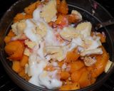 Foto del paso 5 de la receta: Yogur con duraznos, mermelada y pionono para desayunar