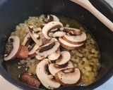 Foto del paso 3 de la receta: Pechuga de pollo con champiñones en salsa de quesitos