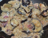 Foto del paso 4 de la receta: Berenjenas🍆con queso🧀crema🥛y salsa de tomate🍅