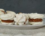 Foto del paso 2 de la receta: Merengues con dulce de leche