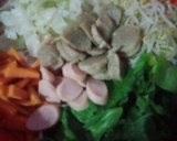 Foto langkah ke 1 dari resep Budae Jjigae (부대 찌개) (mie Korea).