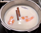 Foto del paso 2 de la receta: Torrijas de leche al aroma de naranja, azahar y canela (sin lactosa)