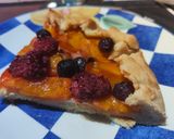 Une image de l'étape 8 de Tarte rustique aux abricots, framboises et myrtilles.