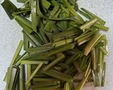 Foto langkah ke 2 dari resep Cah Tauge Tahu Cina Putih Daun Kucai.