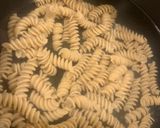 صورة لخطوة 1 من وصفة باستا بالجمبري 🍤