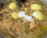 Foto langkah ke 4 dari resep Opor Kuning Telur & Dada Ayam.