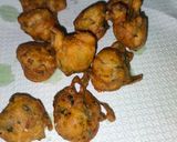 A picture of step 3 of Methi pakoda.