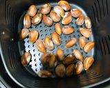 Hình bước làm 2 của món Hạt mít nướng bằng nồi chiên không dầu (nckd)