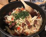 Une image de l'étape 12 de Poêlée de radis noir à la tomate,ail mariné et chorizo noir.
