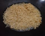 Foto langkah ke 2 dari resep Bakmie Goreng Sosis Tuna.