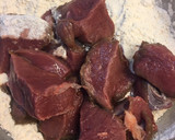 Foto del paso 2 de la receta: Carne de ciervo en salsa de mostaza (perfecta para carnes de caza) 🦌🌲