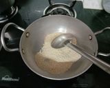 गुड़ और तिल की पट्टी (Gur aur til ki patti recipe in Hindi) रेसिपी चरण 2 फोटो