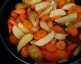 Une image de l'étape 3 de Poulet pomme de terre carotte champi!.