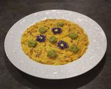 Foto del passaggio 8 della ricetta Risoni risottati con tofu zafferano e crema di fagioli piattoni