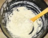 A picture of step 5 of Mini glazed donut.