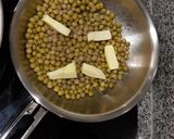 Foto del paso 2 de la receta: Carne al vino - Acompañado con arvejas salteadas y puré
