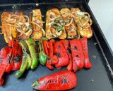 Une image de l'étape 13 de Courgettes et poivrons bicolores marinés grillés à la plancha.