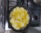 Foto del paso 1 de la receta: Mojo de papas con huevo fritos