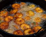A picture of step 7 of Medu vada.