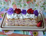 Foto del paso 4 de la receta: Postre de frutillas,crema,mascarpone y merengue🤩