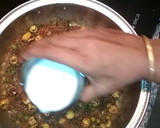 A picture of step 5 of Methi Mutter Makhana.