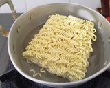 Foto langkah ke 1 dari resep Mie Goreng (Instan) Tek-tek.