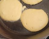 A picture of step 3 of Fluffy pancakes.