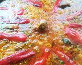 Foto del paso 7 de la receta: Arroz de pescado con alcachofas y pimiento rojo en paella