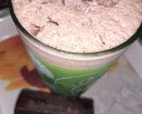 A picture of step 2 of Choco biscuit shake.