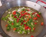 Foto del paso 4 de la receta: Arroz con gambón y pollo