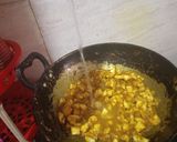 A picture of step 2 of Kacche kele ki bhujiya.
