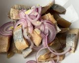 Une image de l'étape 1 de Salade de hareng fumé, pommes de terre et coriandre.