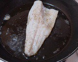 Foto del paso 6 de la receta: Lubina al ajo limón