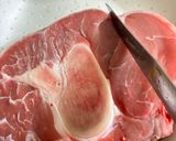 Foto del passaggio 1 della ricetta Risotto alla milanese con ossobuco