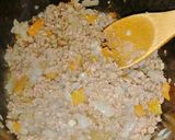 Foto del paso 2 de la receta: Empanadas rellenas de carne estofada