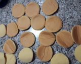Foto del paso 2 de la receta: Alfajorcitos riquísimos y fáciles para los más pequess!!