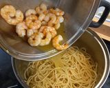 Foto del paso 9 de la receta: Spaghetti al ajo con langostinos, bueno bonito, barato